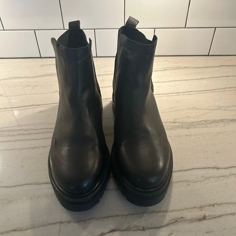 Steve Madden Black Chelsea Boots - Picture 2 of 4